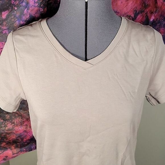 NWOT Isaac Mizrahi Essential V-neck T-shirt Sz XXS - Picture 5 of 11